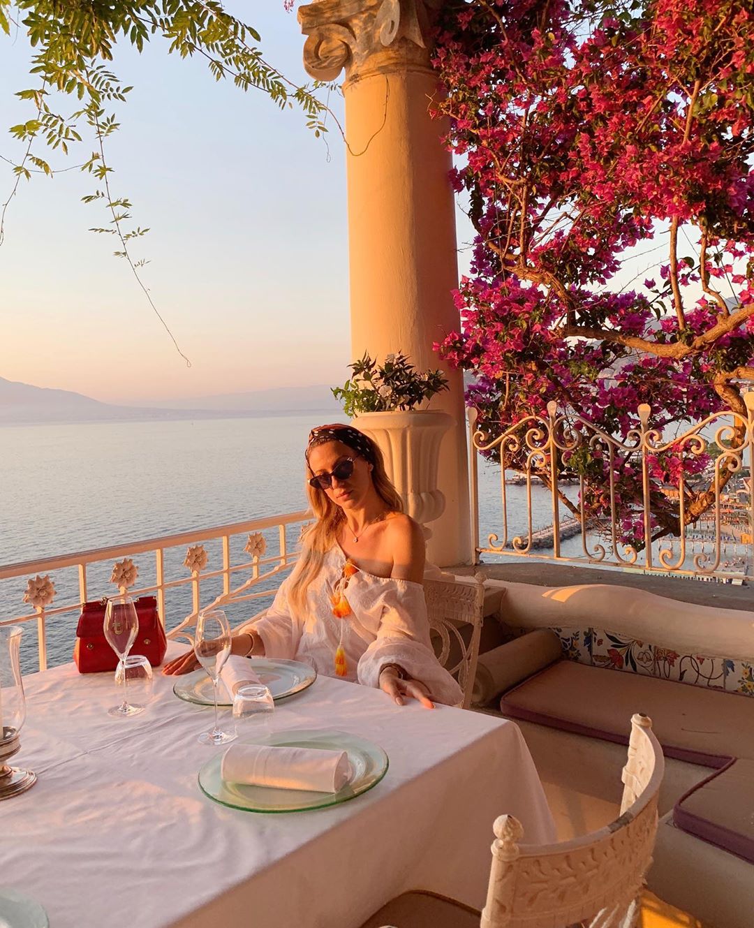 "По-італійськи стильно": Леся Нікітюк зачарувала кадрами на тлі Везувію